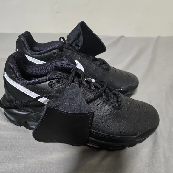 Nike Women's Air Max Plus Size 7.5 Tiempo Black White. - Picture 6 of 8